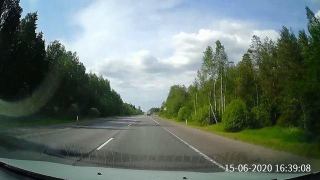 Трасса Псков - Санкт-Петербург. Пара обгонов на вариаторной Весте СВ Кросс. смотреть онлайн