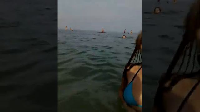 Одесса,Черное море , пляж ,красивая девушка в купальнике. смотреть онлайн