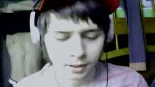 SKYPE! Парень на заднем плане..