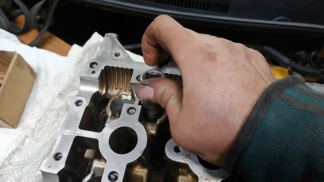 Как снять маслосъёмные колпачки без специнструмента, на Chevrolet Aveo T250, B12D1 16V. смотреть онлайн