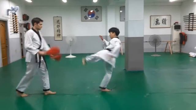 Martial Arts in Seoul | Kyung Mu Hapkido Dojang смотреть онлайн