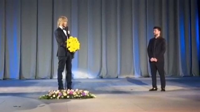 Сергей Зверев в Сочи на спектакле МикаэльРафо смотреть онлайн