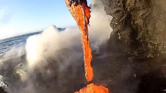 Amazing up close footage of Lava entering the ocean. смотреть онлайн