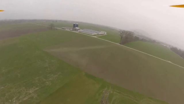 Quadrocopter über dem Fesselflug Gelände GoPro Hero 3 смотреть онлайн