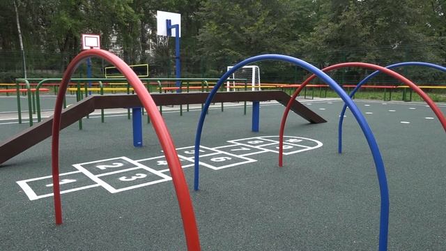 В детском саду №11 "Богатырь" появилась новая спортивная площадка смотреть онлайн