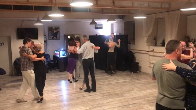 "Дом Танго" - Урок группы "Продолжающие" 16 октября 2019 года смотреть онлайн