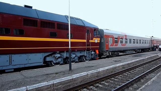 ТЭП70-0234 «газует» с поездом Вильнюс - С. Петербург, ст. Даугавпилс-Пасс смотреть онлайн