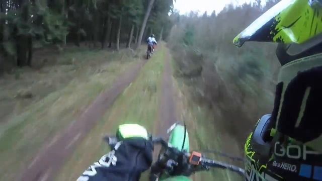 Playing Arround Enduro Action [Suzuki RMZ250 YamahaDt80] смотреть онлайн