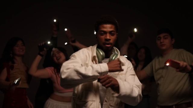 Музыкальная пауза! Иностранные студенты сделали ремикс на песню: "Такого как Путин' смотреть онлайн