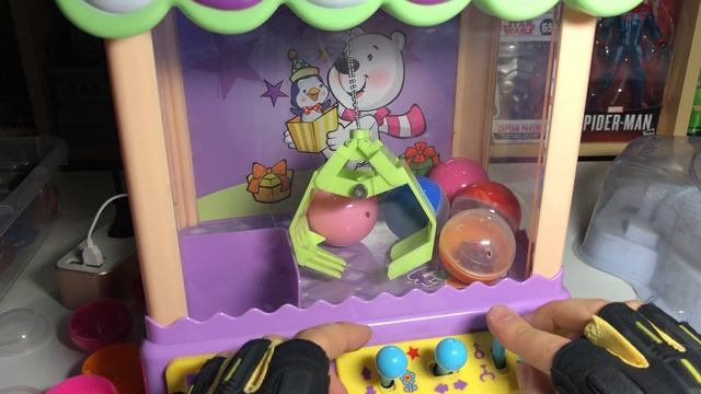 ВЫИГРАЛ ВСЕ БЕЙБЛЭЙДЫ ИЗ АППАРАТА ХВАТАЙКА / Бейблэйд Бёрст / Beyblade Burst смотреть онлайн