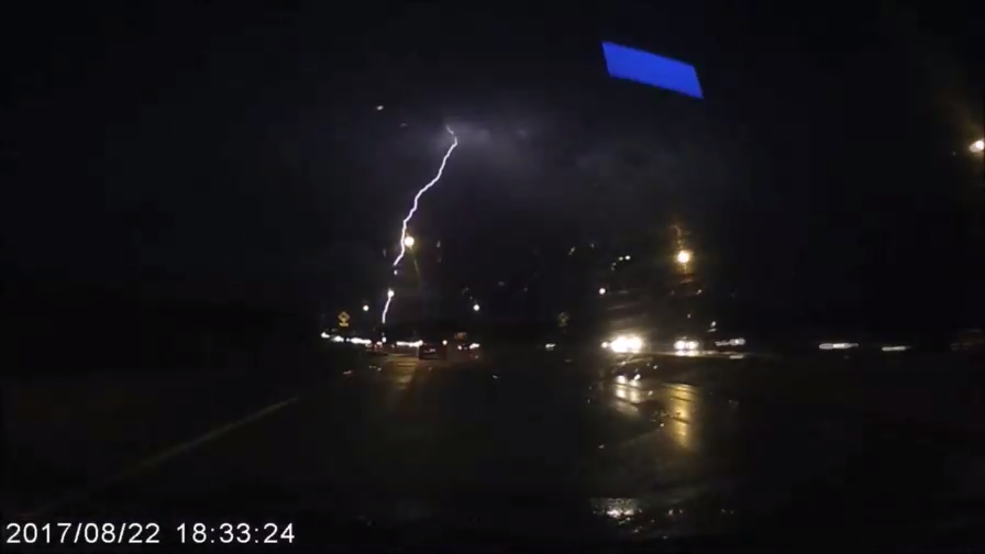 Молния ударила по трассе смотреть онлайн