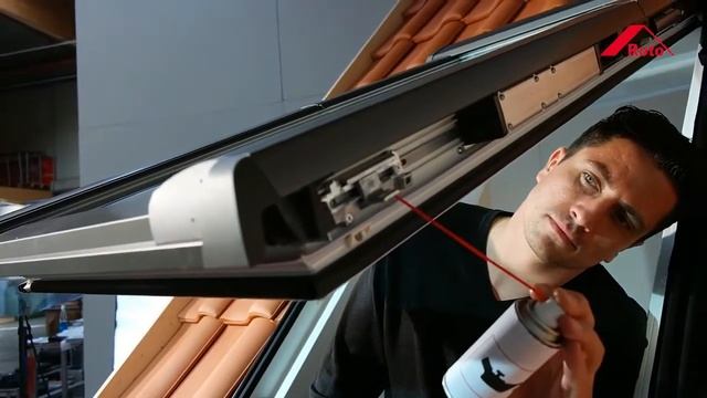 Обслуживание окна Roto WDC i8 Comfort - чистка механизмов, смазка смотреть онлайн