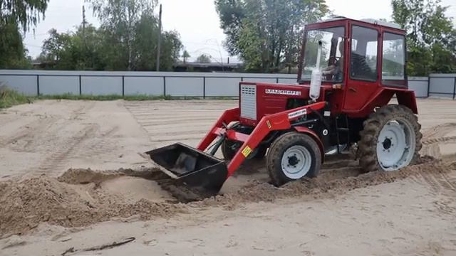 Выезжаем на погрузчике Фаворит-500L из песка смотреть онлайн