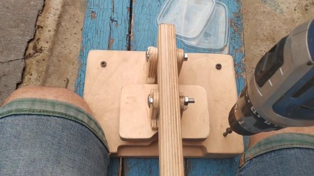 Дырокол для крышечек под рыболовную наживку.