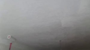 Фактура из шпаклёвки на потолке. покраска потолка валиком.