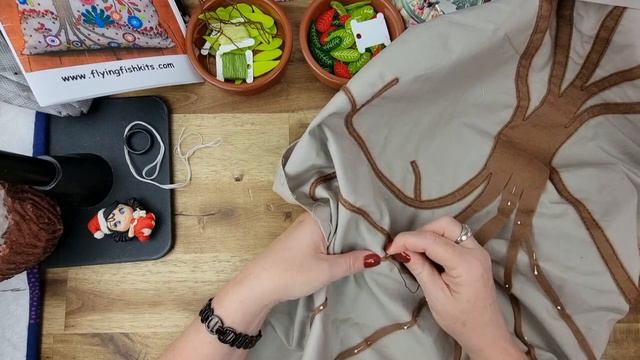 DDs Slow Stitching Saturday Vlog #9 | Wool Felt Applique Part 6 #slowstitching