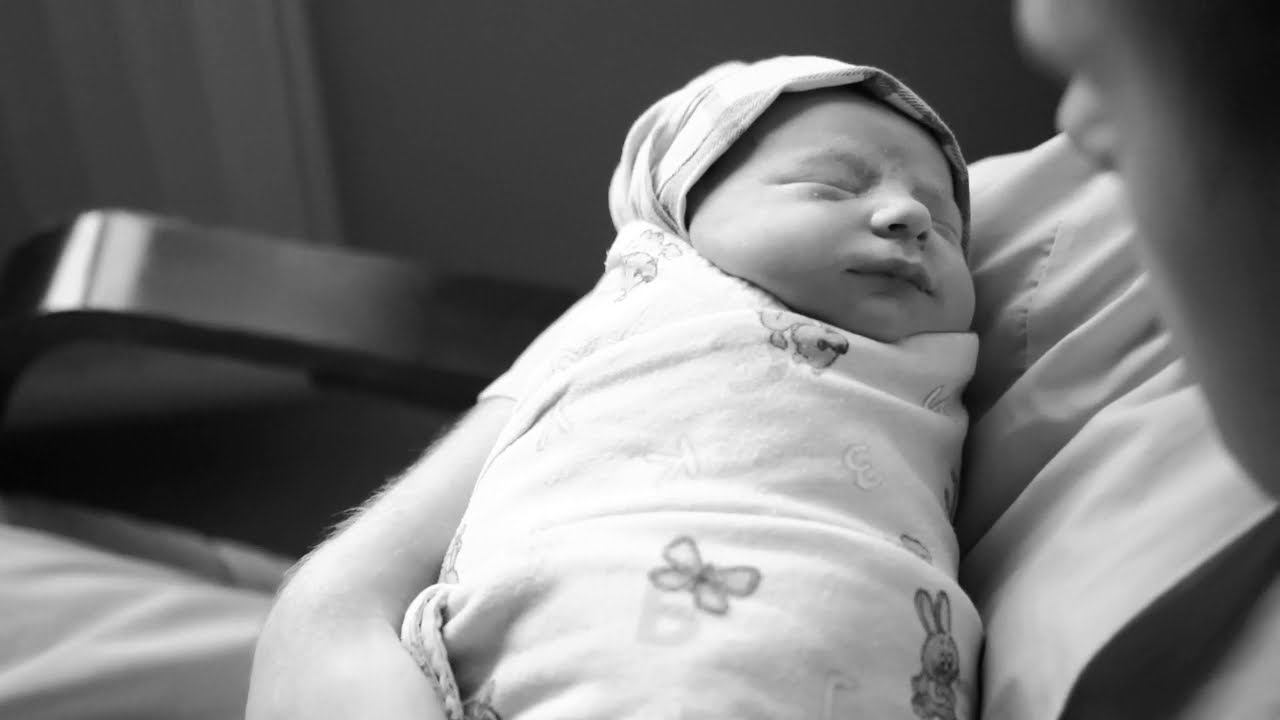 Первые минуты жизни. Малыш родился. Первая встреча. смотреть онлайн