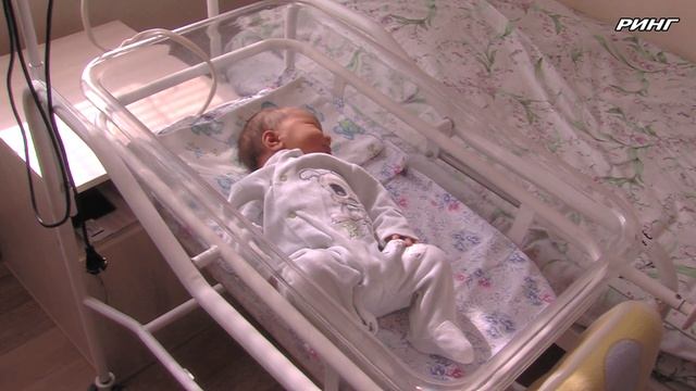 Подарки "Я родился в Подмосковье" начали вручать в роддоме Луховиц смотреть онлайн