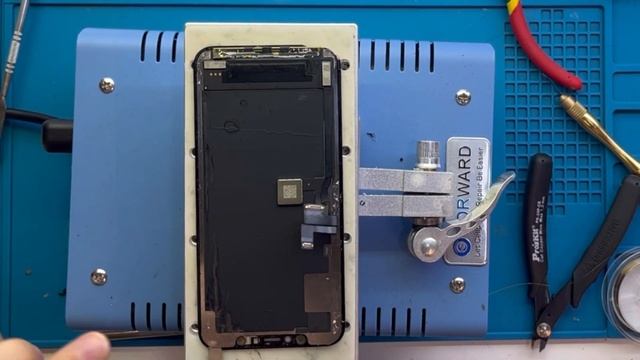 Замена стекла дисплея iPhone 11Pro glass replacement смотреть онлайн
