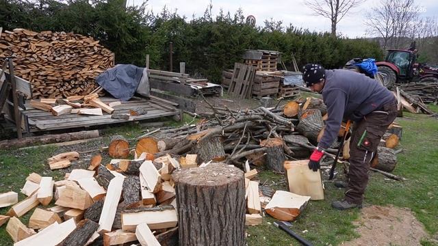 Fiskars X21 - Fiskars X25 - Ax - Chopping Firewood