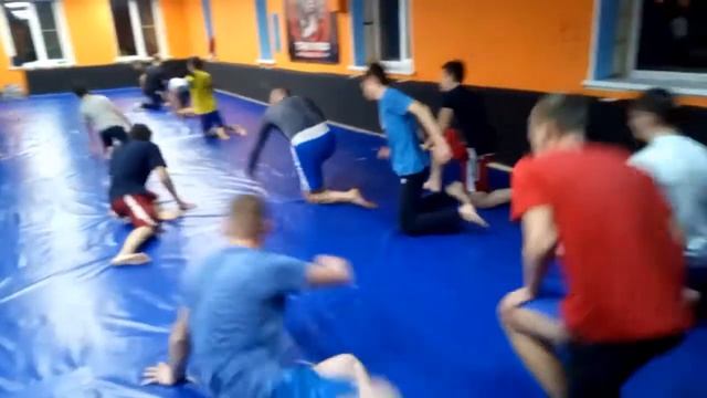 Борцовская тренировка в СК Триумф. Кикбоксинг и Смешанные единоборства ММА. смотреть онлайн