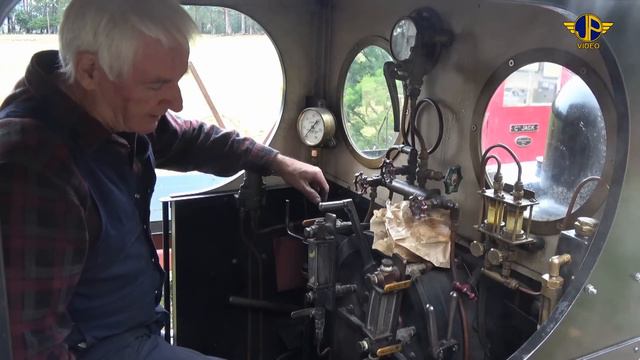 Preparing and lighting up a one foot gauge steam engine смотреть онлайн