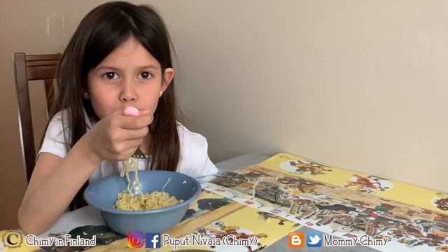 REAKSI KELUARGA BULE MAKAN MAKANAN INDONESIA INDOMIE DI LUAR NEGERI FINLANDIA смотреть онлайн