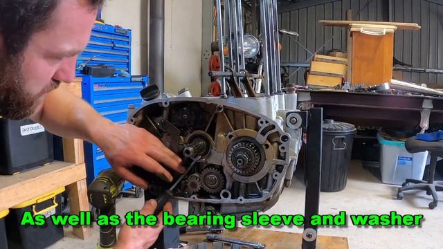 XS650 Brat Build Ep 31 Engine Rebuild Pt 1: Disassembly смотреть онлайн