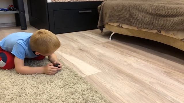 Арсений и его новая машинка на пульте управления смотреть онлайн