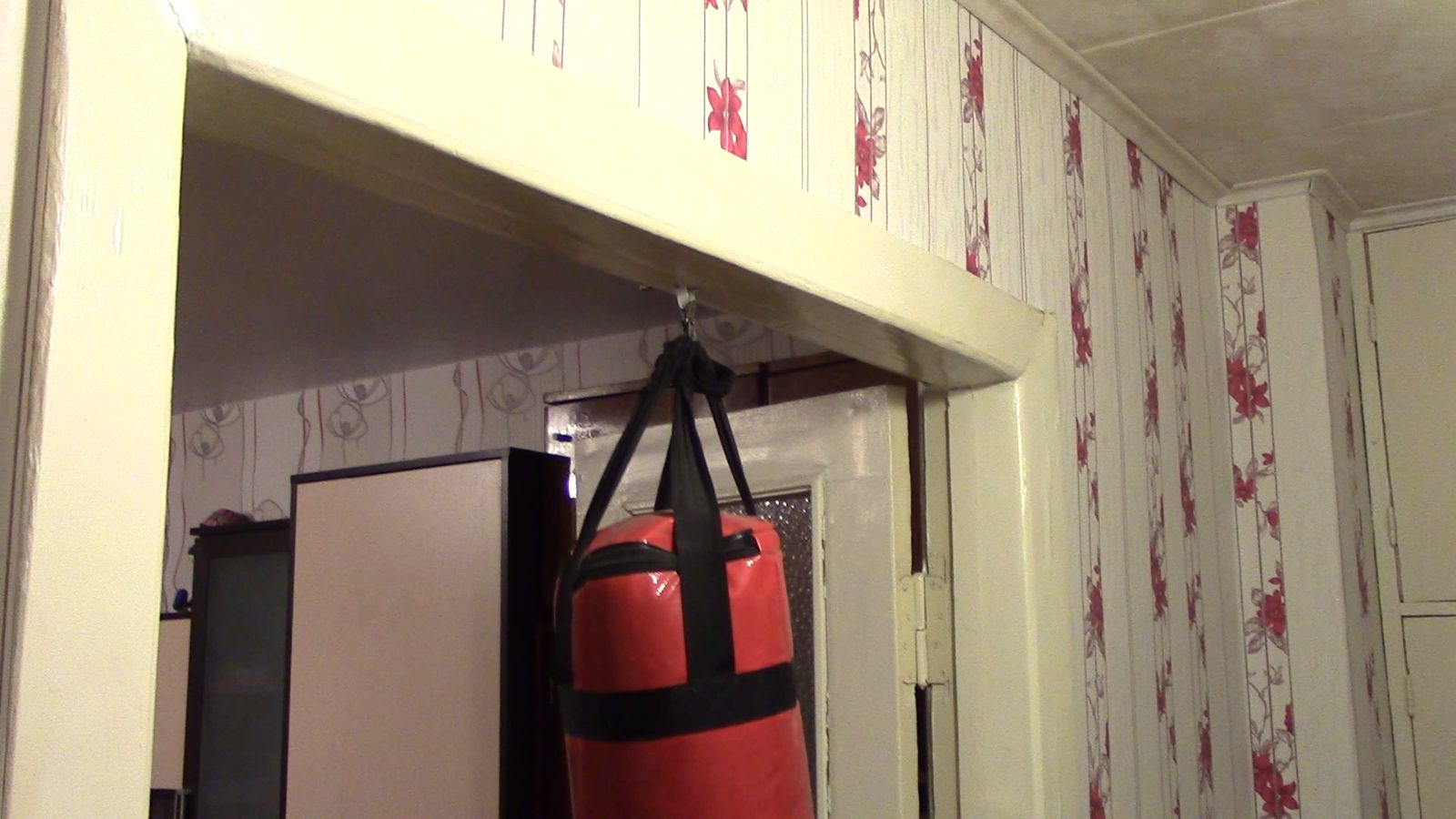 Боксерская груша. Как подвесить боксерский мешок. смотреть онлайн
