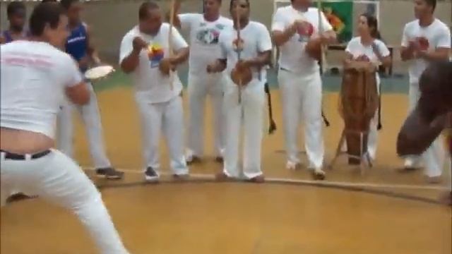 RODA LIVRE APÓS TROCAS DE CORDA NO 1º ENCONTRO REGIONAL DE CAPOEIRA смотреть онлайн