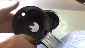 Как снять люк бензобака на  Volkswagen Polo V.