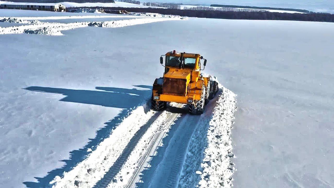 Тяжелая техника против снега! Тракторы К-701, ДТ-75, МТЗ-1221, МТЗ-82 на расчистке снега зимой! смотреть онлайн