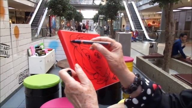 Öffentliches Show-Zeichnen in Berlin am Potsdamer Platz in den Arkaden: смотреть онлайн