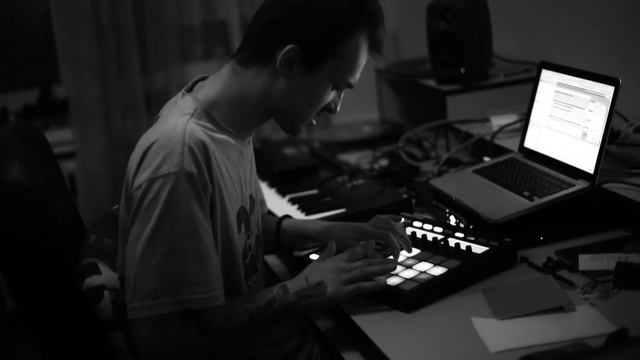 CHINMASCHINE MK II CHRONICLES - #7 - 158 bpm freestyle on pads !! смотреть онлайн