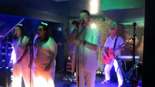 Uh oh, Love Comes to Town by Andy Poole's Riddled with Booze Orchestra смотреть онлайн