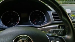 Как поднять дворники на VW. Сервисное положение дворников стеклоочистителя.