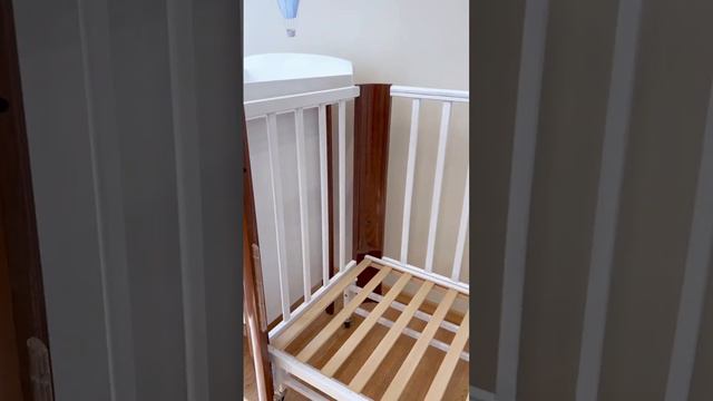 Приставная кроватка Mr Sandman Sandee и комод для пеленания Mr Sandman Delight смотреть онлайн