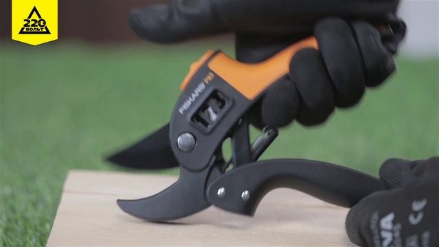 Секатор FISKARS 111670 Р83 контактный смотреть онлайн