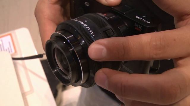 Samsung NX200 and MV800 hands-on смотреть онлайн