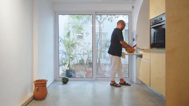 NEVER TOO SMALL 40sqm/431sqft Small Apartment Design - Lycabettus Hill Studio смотреть онлайн