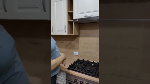 Обзор кухонного гарнитура до потолка МДФ ПВХ (Массив магнолия + фурнитура Firmax, Boyard, blum. смотреть онлайн