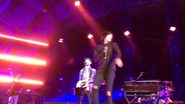 Linkin Park ft. Oliver Sykes - Crawling смотреть онлайн