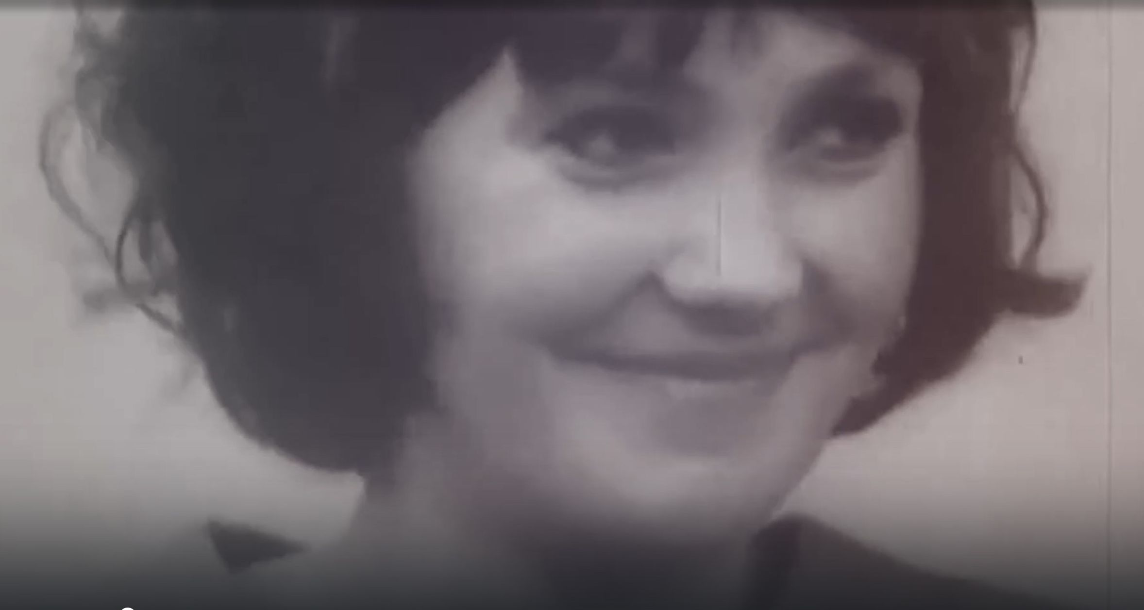 Популярнейшая песня советских времен. Стоят девчонки