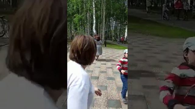 Аргентинское танго у фонтана? парк Б. Лосева г. Ханты-Мансийск. Александр и Наталья Лымаревы смотреть онлайн