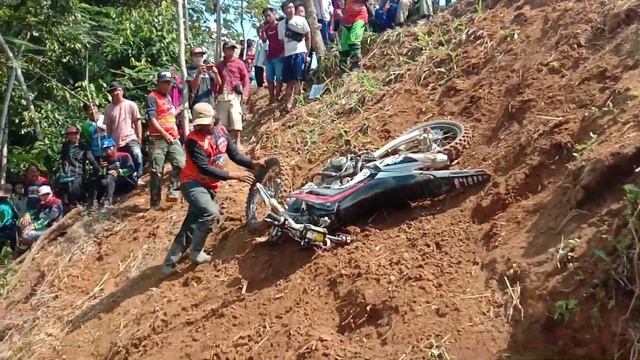 Dirt Bikes Fails Compilation "JURAGAN BAKOM" Rancah Ciamis West Java смотреть онлайн