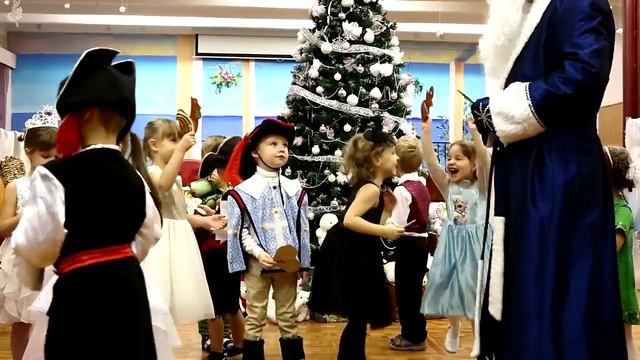 Новогодний утренник,11 группа, 15.12.2015 смотреть онлайн