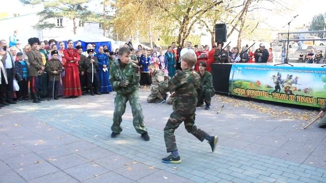 Сибирский Вьюн - показательное выступление в Нарымском сквере смотреть онлайн