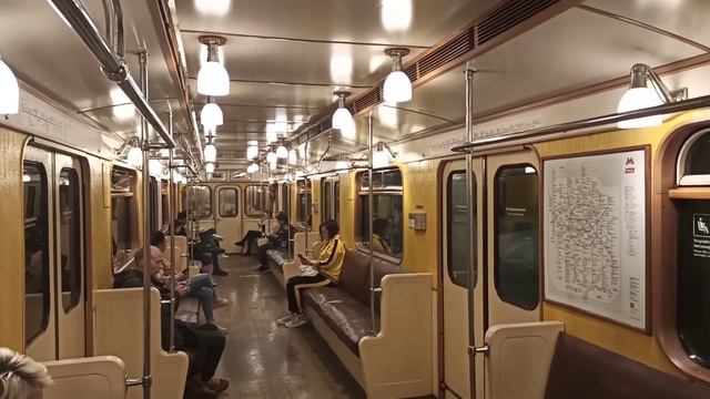 Ретро-поезд на Сокольнической линии смотреть онлайн