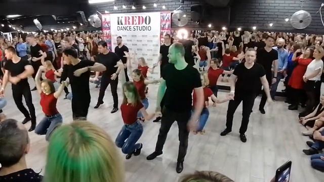 Бачата. Постановка Тимура Ханалыева. ДЕНЬ РОЖДЕНИЯ студии танцев КРЕДО 12 ЛЕТ смотреть онлайн